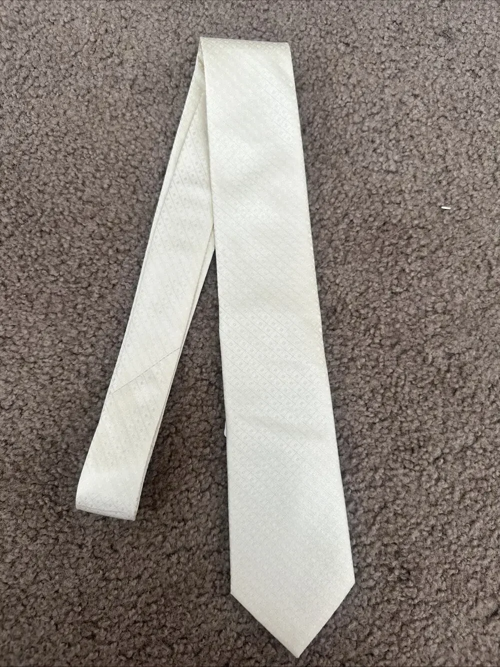 NWT Calvin Klein Men’s 100% Silk Ivory Golden Off White Tie
